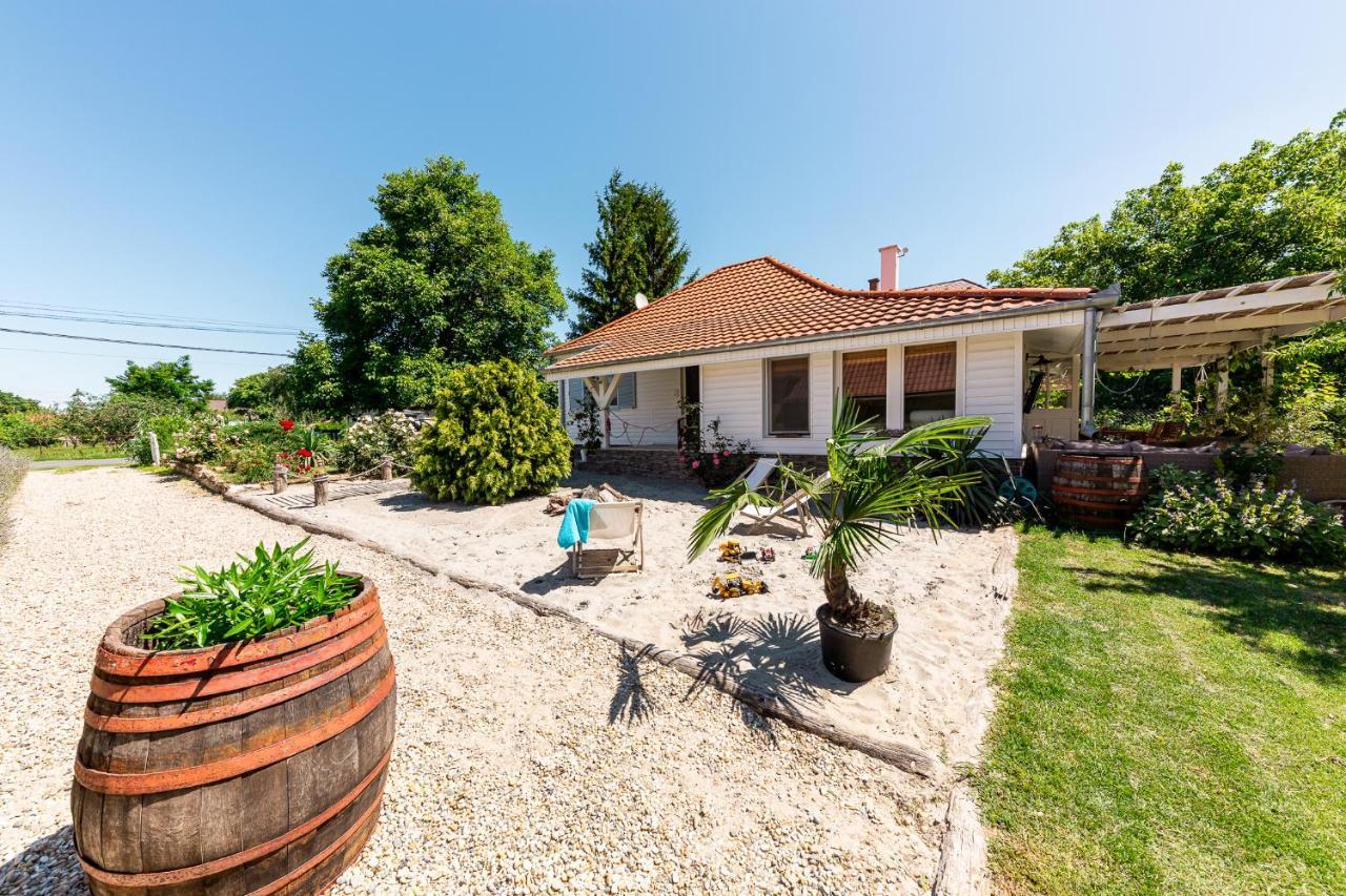 Berrybay Holidayhome Balatonkeresztur Exterior photo